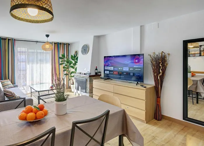 Διαμέρισμα Pau Casals, 2 Min Walk From The Sea & Sea View *