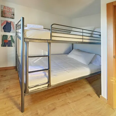 Pau Casals, 2 Min Walk From The Sea & Sea View Appartement