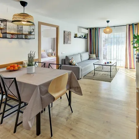 Pau Casals, 2 Min Walk From The Sea & Sea View Apartment Lloret de Mar