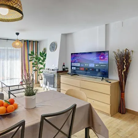 Apartment Pau Casals, 2 Min Walk From The Sea & Sea View *