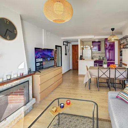 Pau Casals, 2 Min Walk From The Sea & Sea View * Lloret de Mar