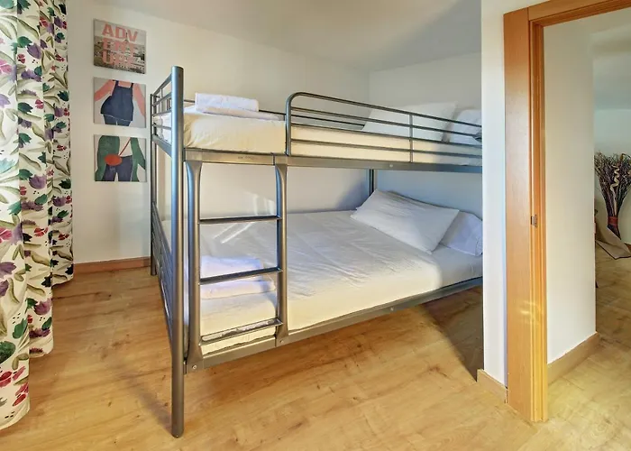 Pau Casals, 2 Min Walk From The Sea & Sea View Appartement