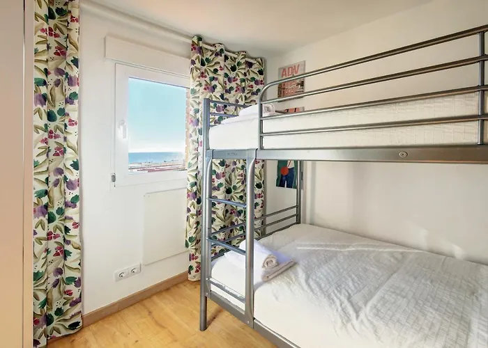 Pau Casals, 2 Min Walk From The Sea & Sea View